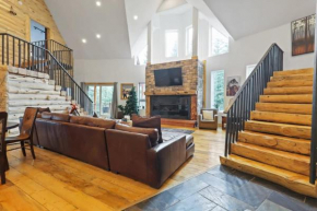 Spacious 7BR Lodge with Hot Tub Sauna and Mtn Views Breckenridge